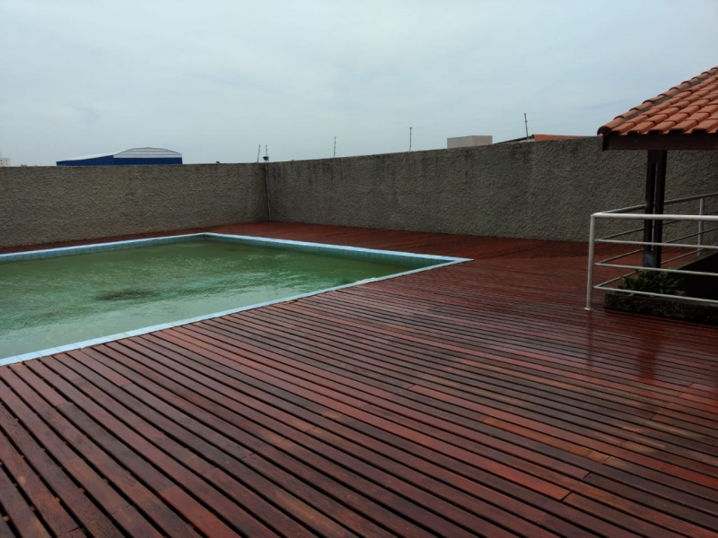 restauracao-de-deck-de-madeira-para-piscina