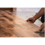 colocação de piso laminado de madeira Pedreira